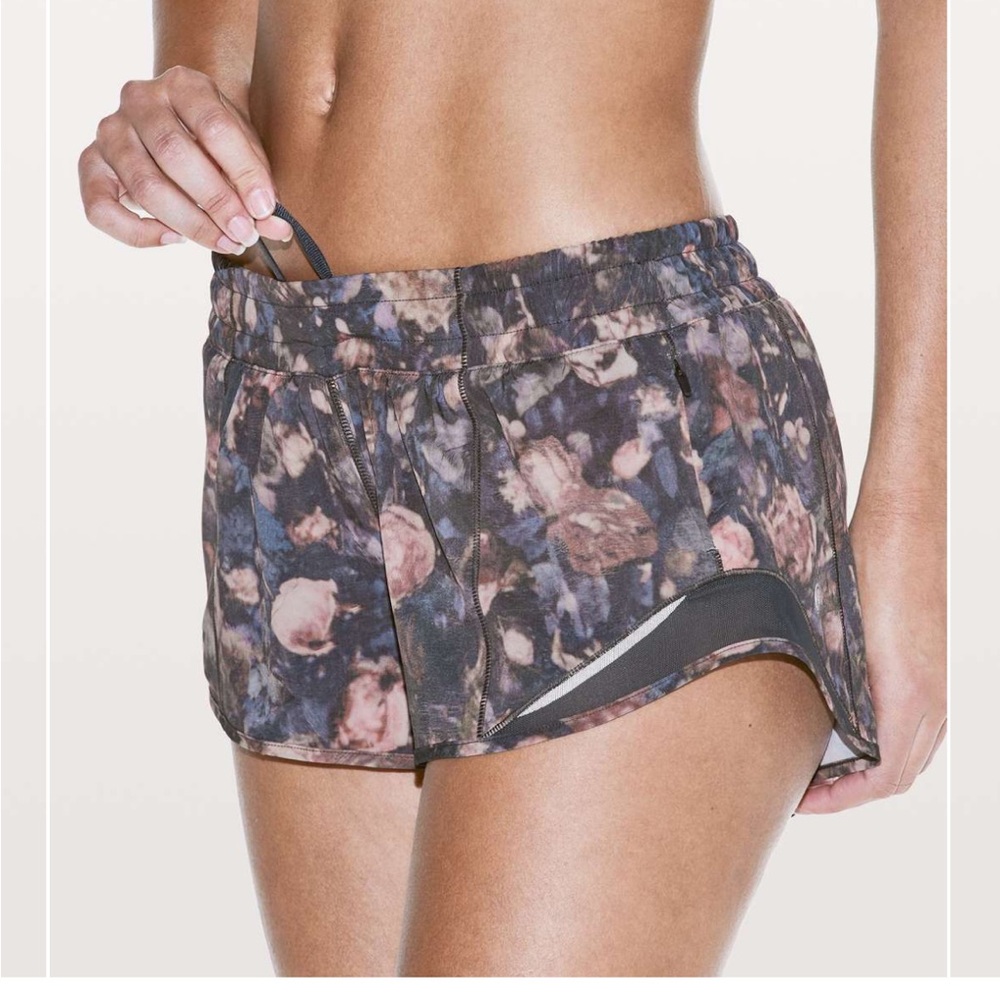 Lululemon Frosted Rose Hotty Hot Short